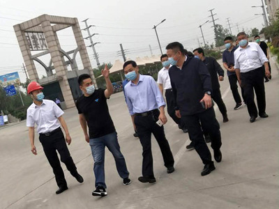 鱼台县委副书记、县长刘学圣到beat365钢构指导安全生产并听取二期产业园规划建设的汇报